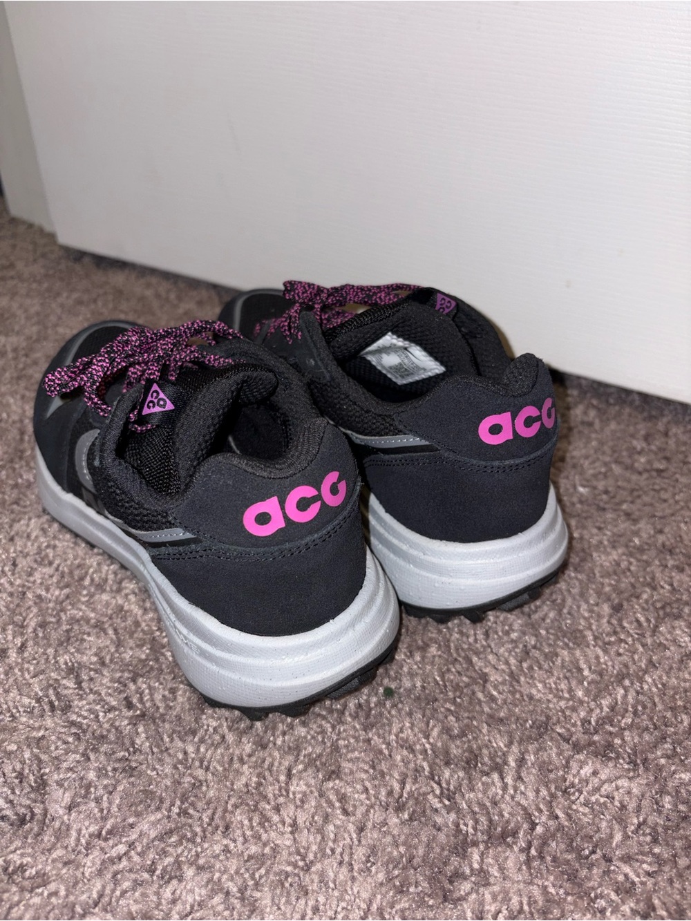Nike ACG Lowcate Shoes - Picture 5 of 5